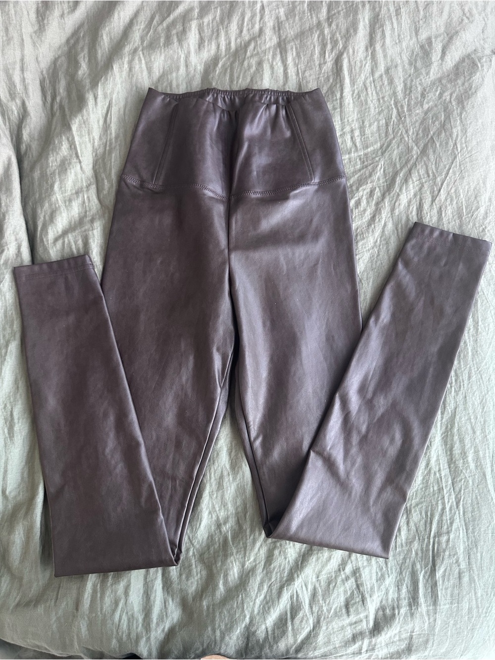 Wilfred Faux Leather Leggings in Plum